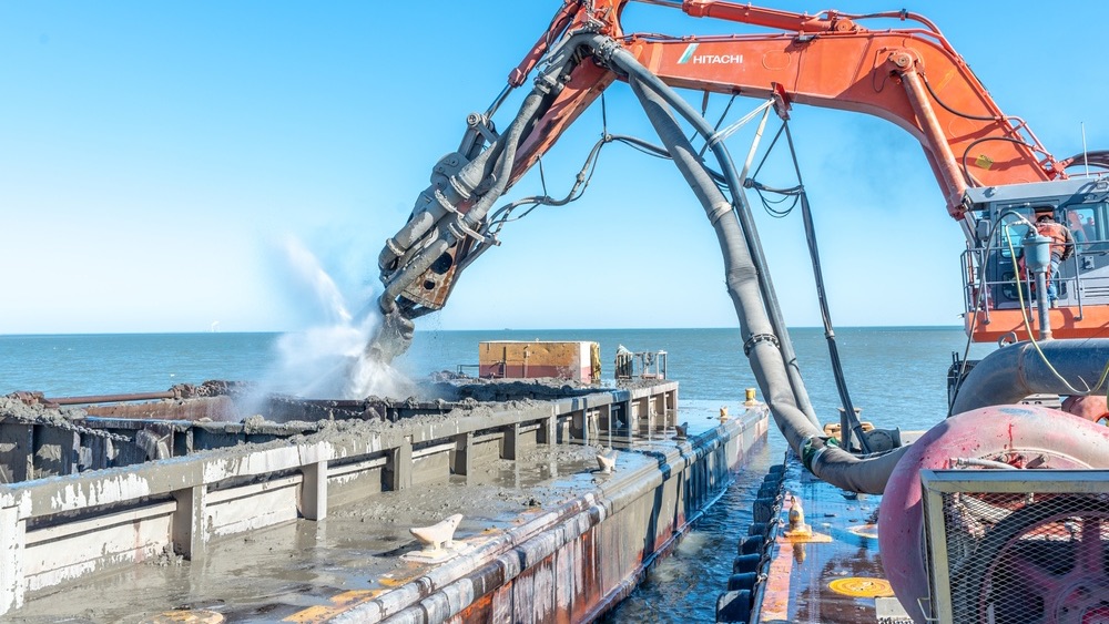 Ryba Marine dredging Toledo Harbor and routing material to confined disposal in November 2020