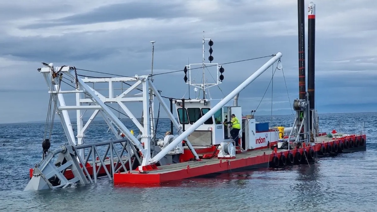 Birdon cutter-suction dredger Ballina operating in Port Phillip and Western Port