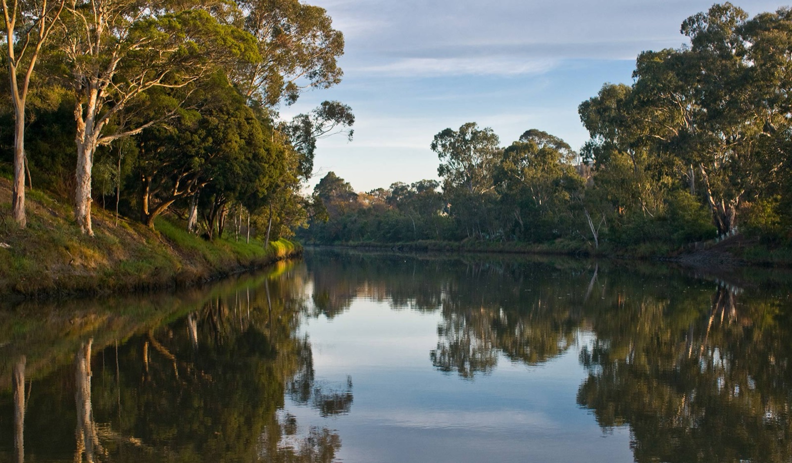 Upstream view of the Yarra River, where Parks Victoria serves as waterway manager