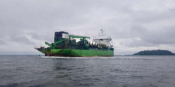 Historical maintenance dredger working in Tumaco waters; marine-delivery context for consortium leader Proyectos y Desarrollos de los Andes